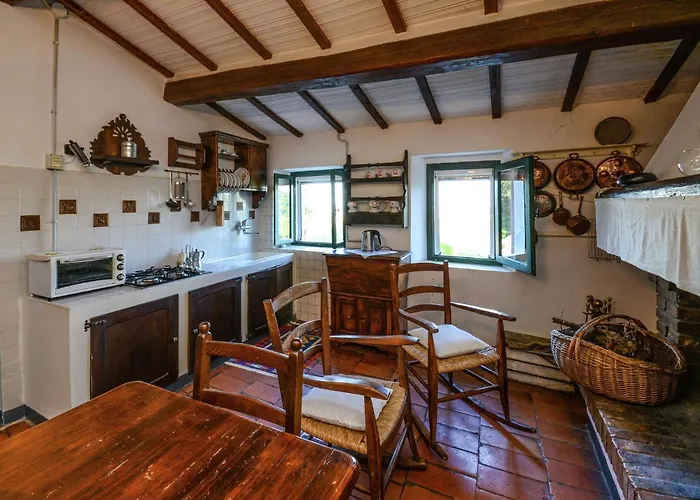 Cottage In Montefiore Near Forest And Beach