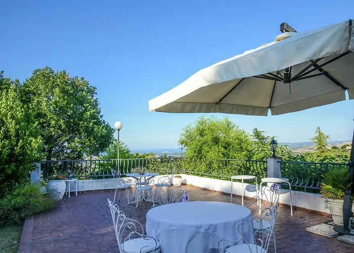 Дом отдыха Cottage In Montefiore Near Forest And Beach