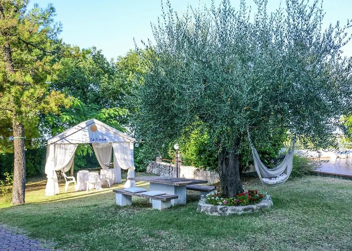 Dom wakacyjny Cottage In Montefiore Near Forest And Beach Montefiore Conca